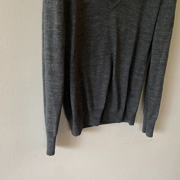 The Limited Sweater Womens Medium Gray V-neck Minimalist Classic Merino Wool - Picture 3 of 8